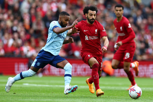 门前解围不 门前解围不